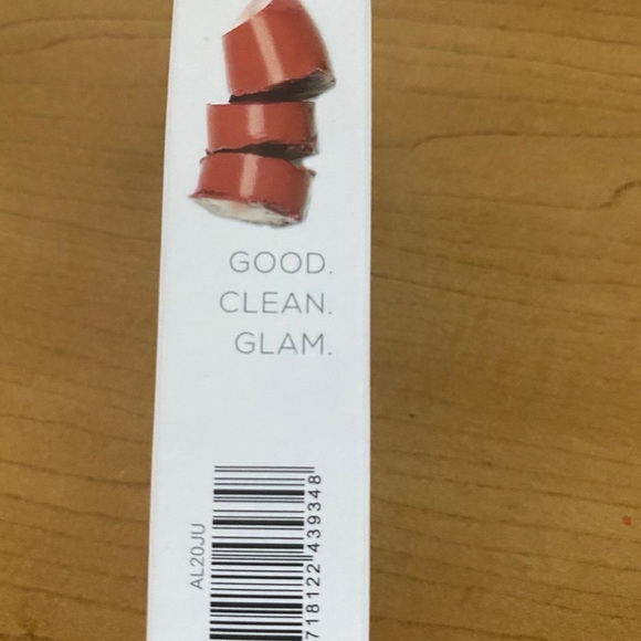 True + Luscious super moisture lipstick - Picture 7 of 8